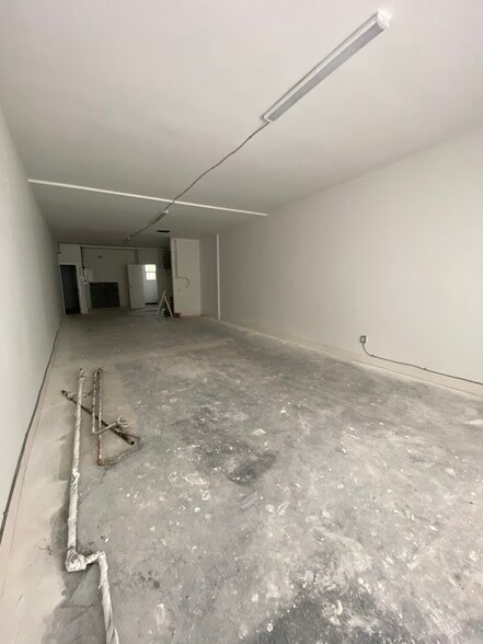 3185 Broadway W, Vancouver, BC à louer - Photo de l’immeuble – Image 3 sur 6