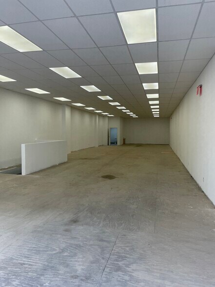 749-751 E Tremont Ave, Bronx, NY à louer - Photo de l’immeuble – Image 3 sur 8