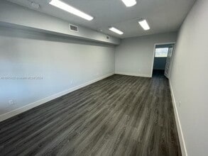 145 Madeira Ave, Coral Gables, FL à louer Photo intérieure– Image 2 sur 6