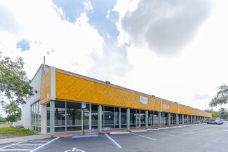Plus de détails pour 1620-1648 NE 148th St, Miami, FL - Bureau/Local commercial, Local commercial à louer