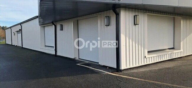 Plus de détails pour Local d'activités à louer