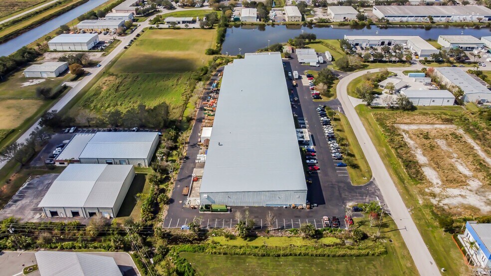 7337-7339 Commercial Cir, Fort Pierce, FL à vendre - Photo de l’immeuble – Image 3 sur 20