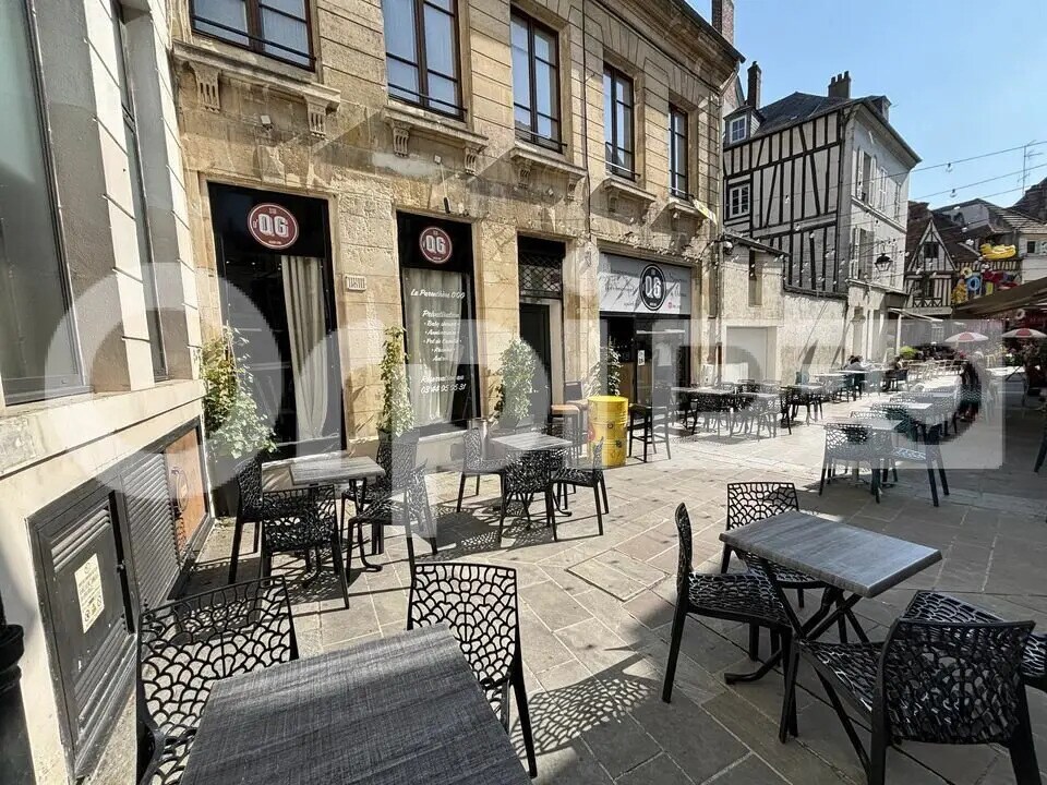 Local commercial dans Compiègne à louer Photo de l’immeuble– Image 1 sur 4