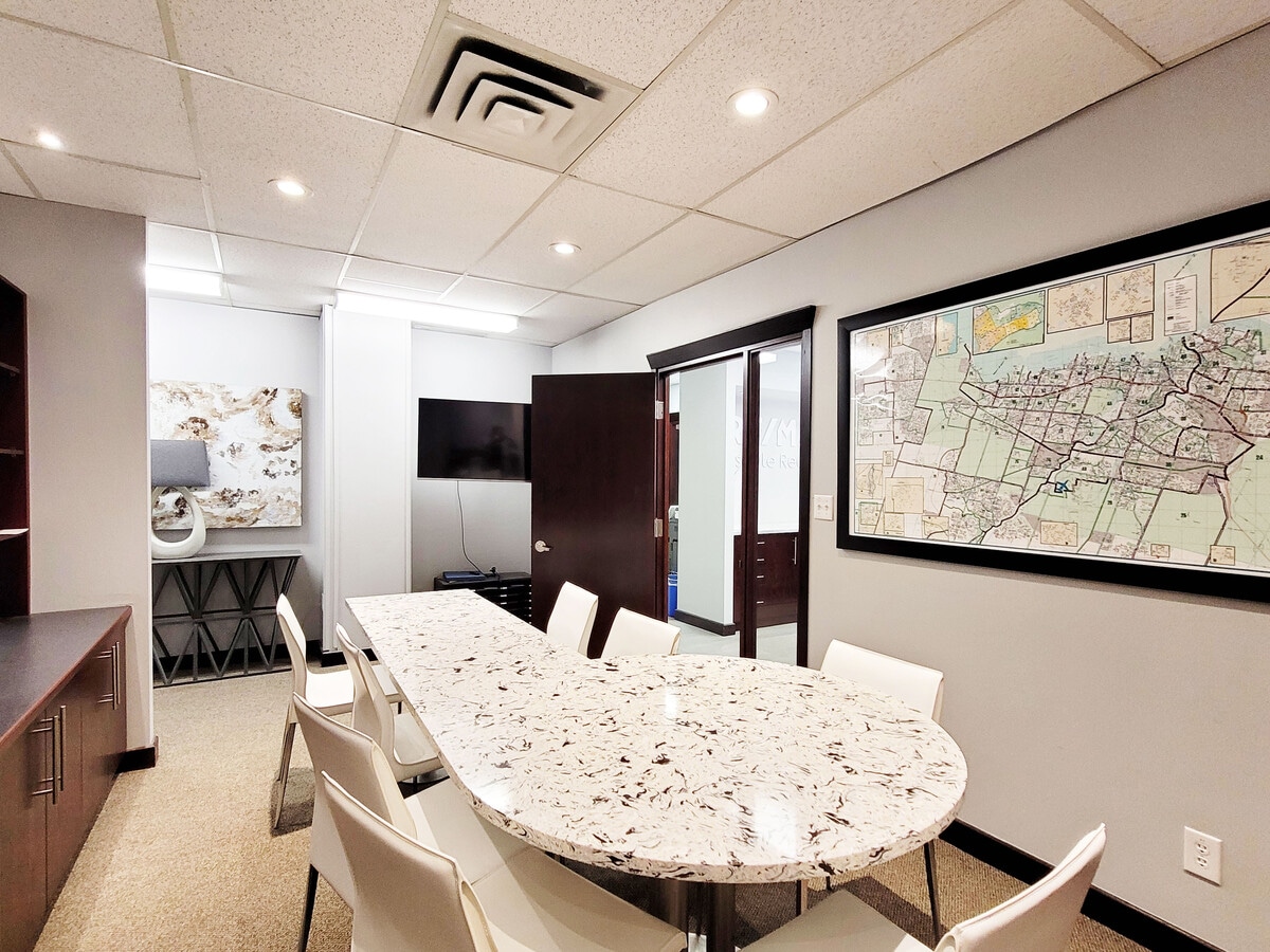 222 Somerset St W, Ottawa, ON K2P 2G3 - Lot 100 -  - Photo intérieure - Image 1 of 6