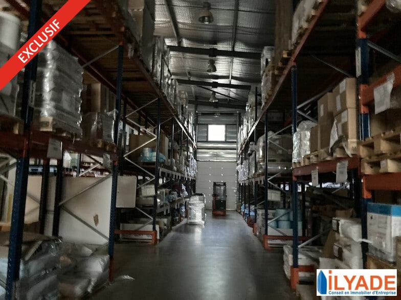 Local d'activités dans Gardanne à vendre - Photo de l’immeuble – Image 3 sur 9