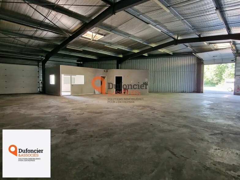 Local d’activités dans Poitiers à louer - Photo de l’immeuble – Image 1 sur 5