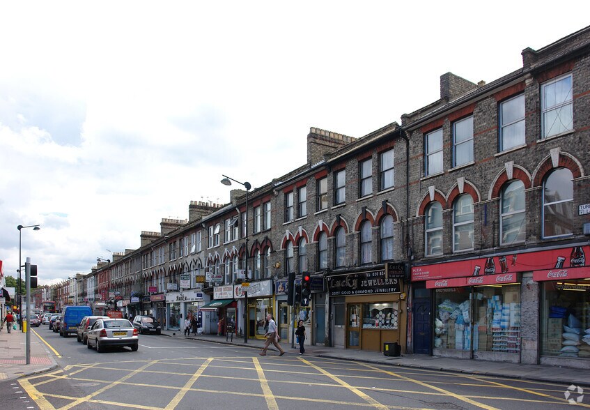 75 Turnpike Ln, Londres à louer - Photo de l’immeuble – Image 2 sur 2