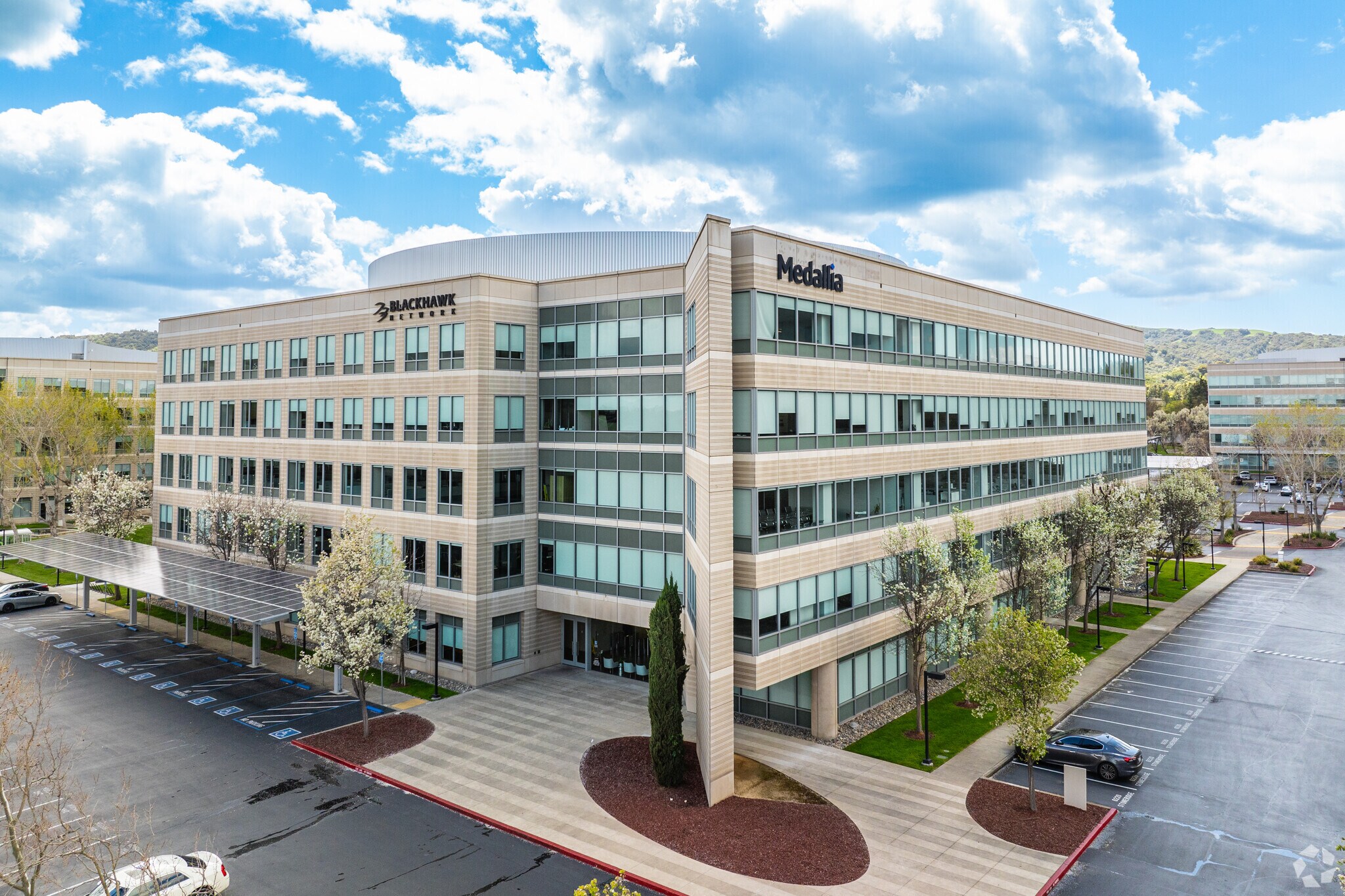 6220 Stoneridge Mall Rd, Pleasanton, CA à louer Photo principale– Image 1 sur 10
