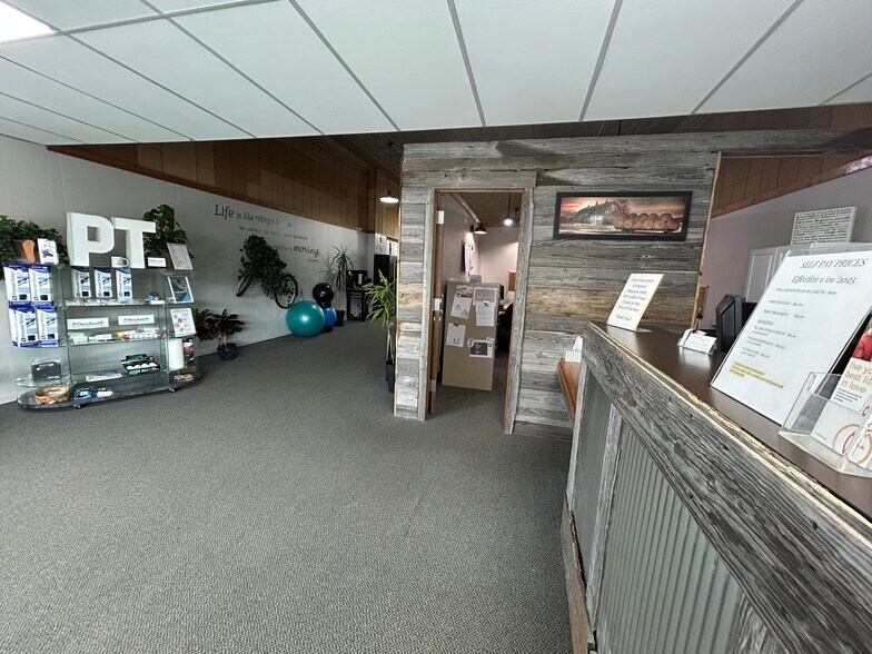 212 N Main St, Ainsworth, NE à vendre - Photo de l’immeuble – Image 3 sur 28