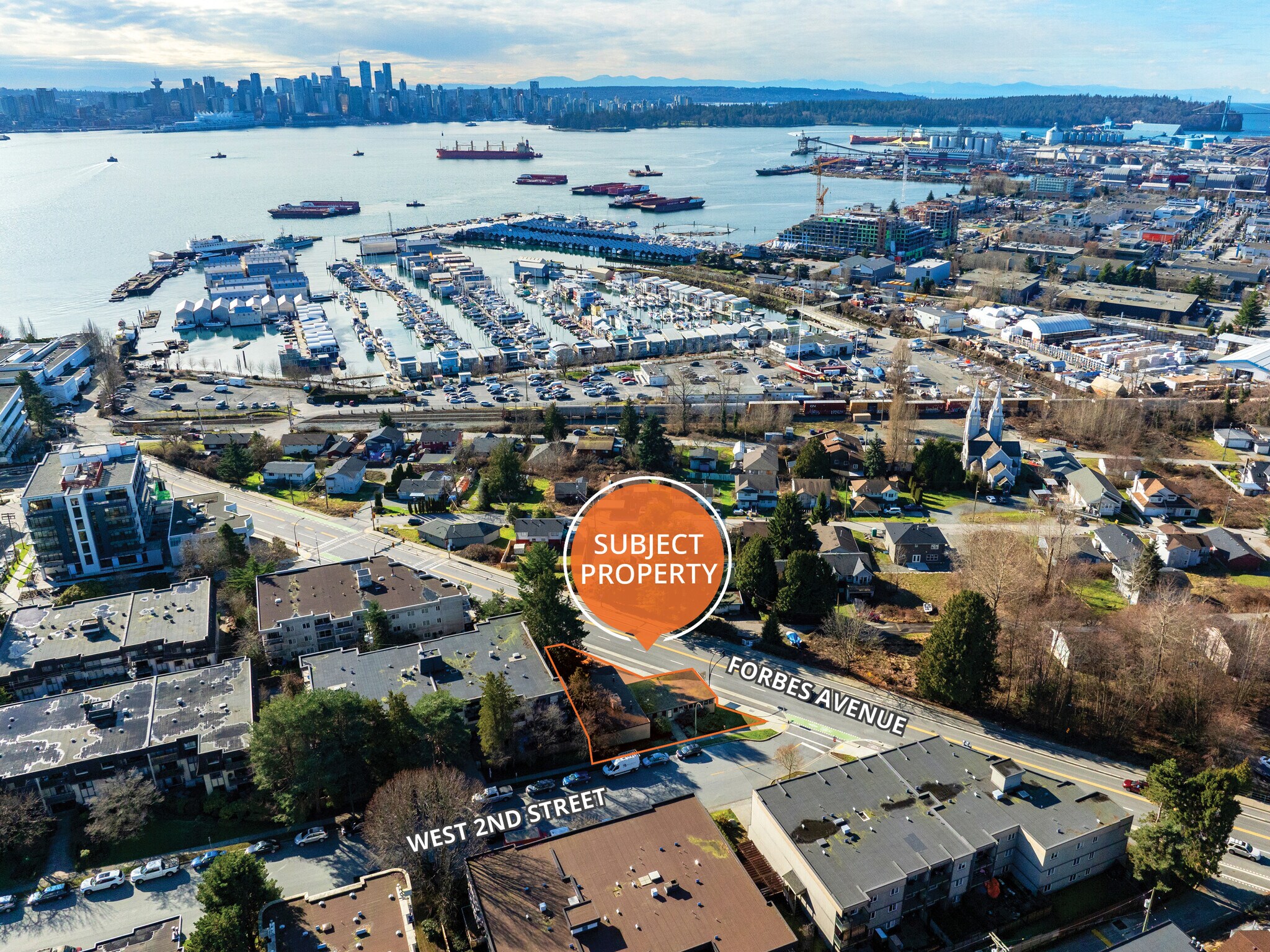 339 2nd St W, North Vancouver, BC à vendre Photo de l’immeuble– Image 1 sur 3