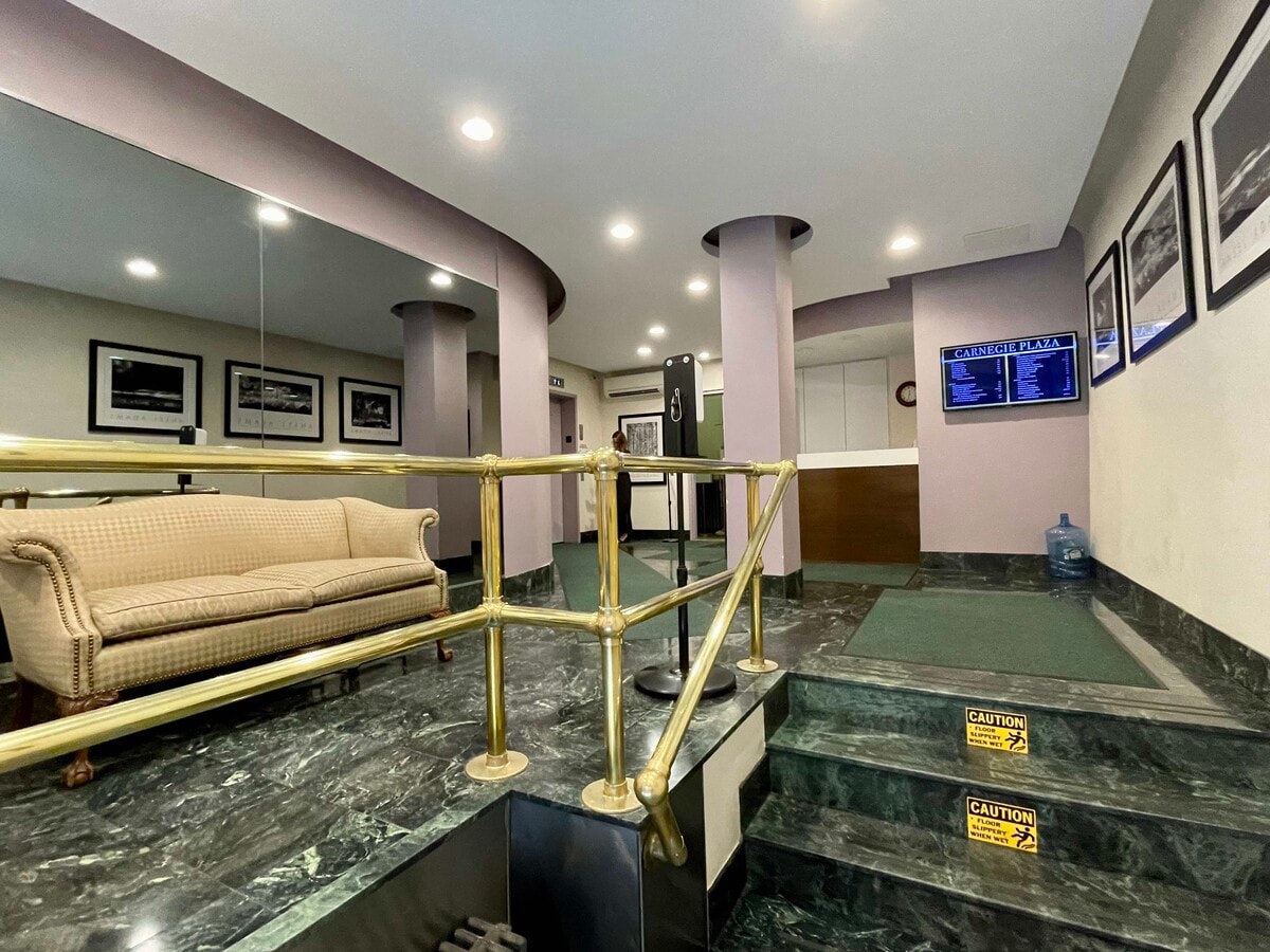 162 W 56th St, New York, NY 10019 - Lot Commercial - - Photo intérieure - Image 2 of 3