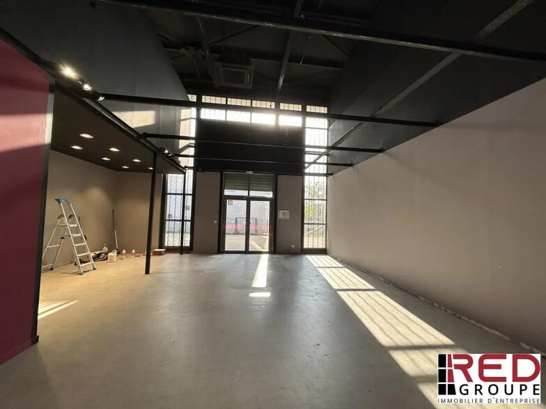 37 Avenue Des Ribas, Venelles à louer - Photo de l’immeuble – Image 1 sur 7