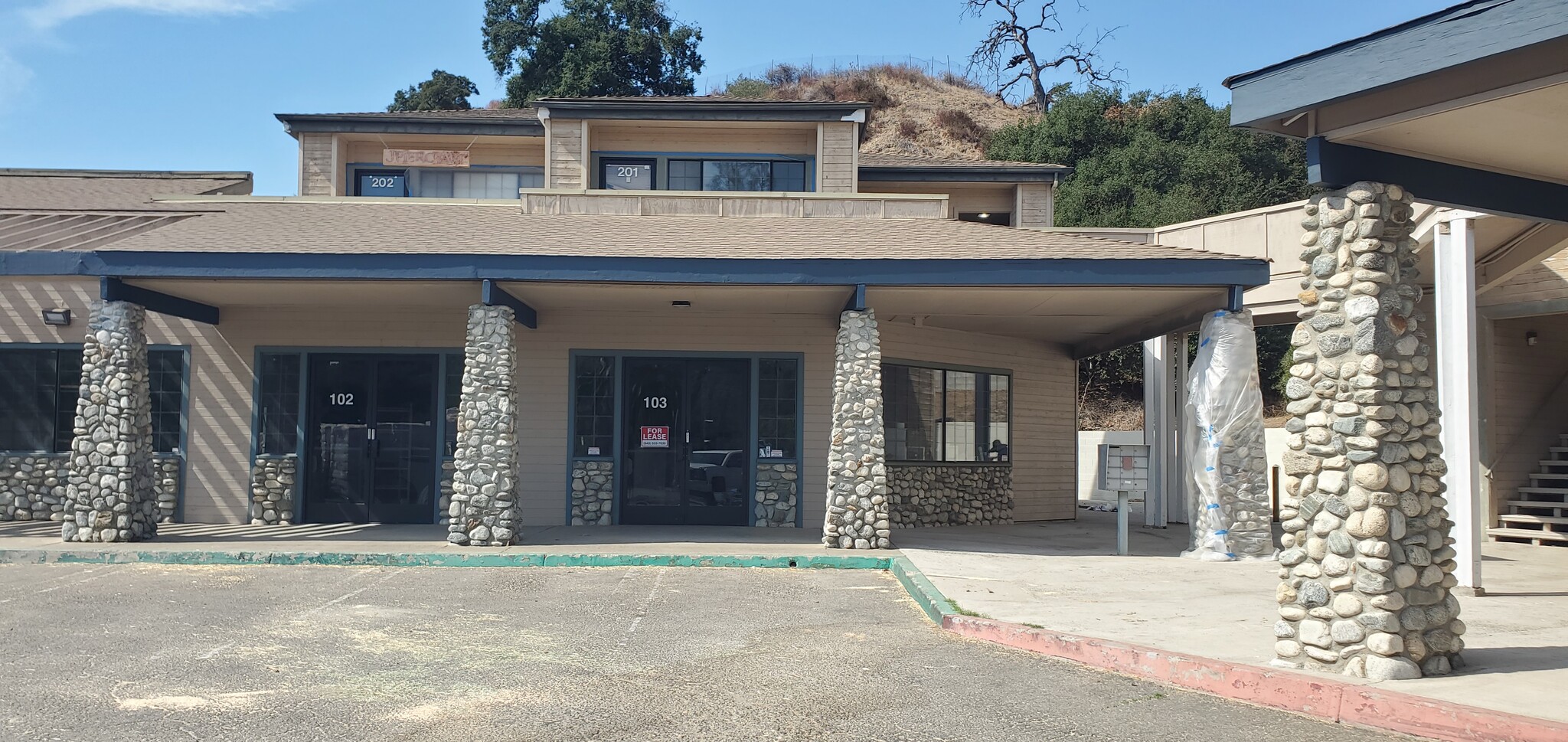 30575 Trabuco Canyon Rd, Trabuco Canyon, CA à louer Photo de l’immeuble– Image 1 sur 1
