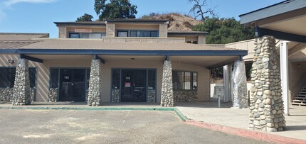 30575 Trabuco Canyon Rd, Trabuco Canyon, CA à louer Photo de l’immeuble– Image 1 sur 1