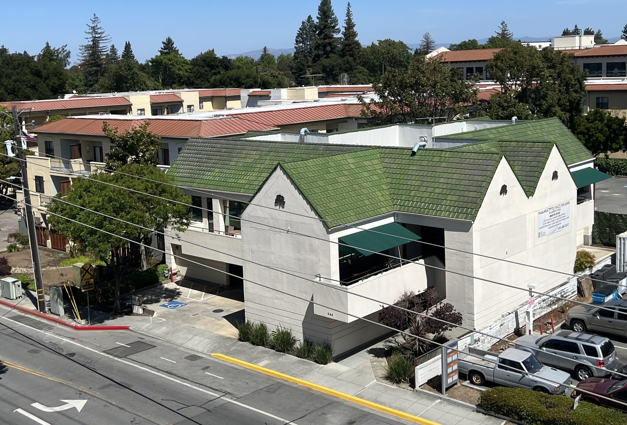 585 Glenwood Ave, Menlo Park, CA à louer Photo de l’immeuble– Image 1 sur 8