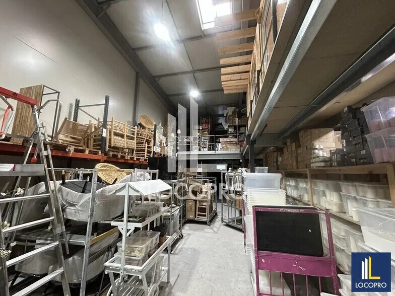 Local d’activités dans Vence à louer - Photo de l’immeuble – Image 3 sur 6