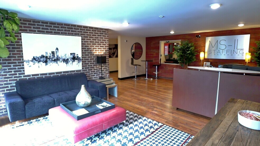 710 E 64th St, Indianapolis, IN à louer - Photo de l’immeuble – Image 2 sur 44