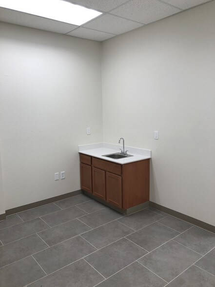 12112 Roxie Dr, Austin, TX à louer - Photo de l’immeuble – Image 3 sur 10