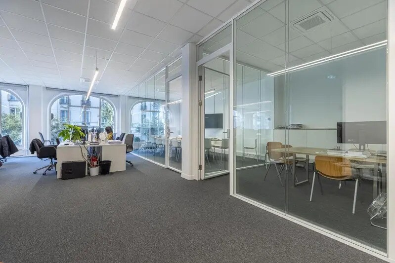 Bureau dans Paris à louer - Photo de l’immeuble – Image 2 sur 9