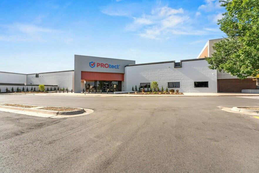 4601 W Kellogg Dr, Wichita, KS à louer - Photo de l’immeuble – Image 2 sur 13
