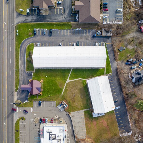 1300 Youngstown Warren Rd, Niles, OH à vendre - Photo de l’immeuble – Image 3 sur 10