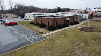 Plus de détails pour 250 Woodlyn Dr, Yadkinville, NC - Bureau/Local commercial à louer