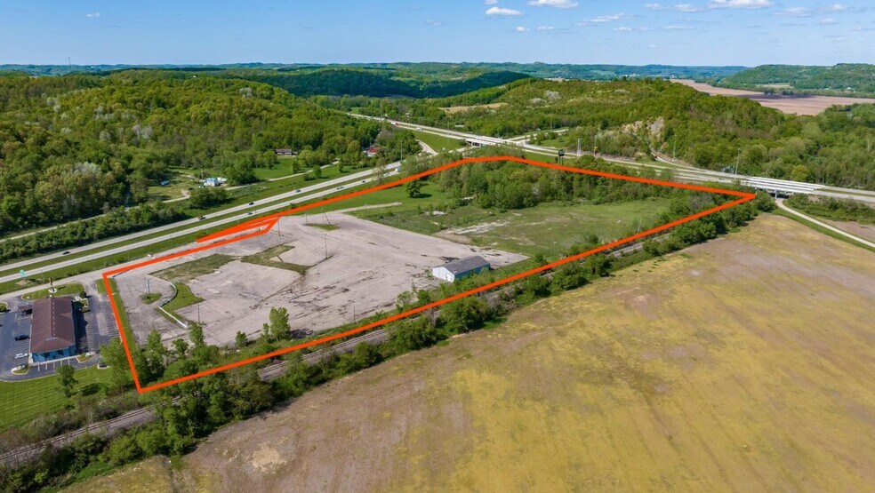 275 Adena Dr, Newcomerstown, OH à vendre - Photo de l’immeuble – Image 3 sur 21