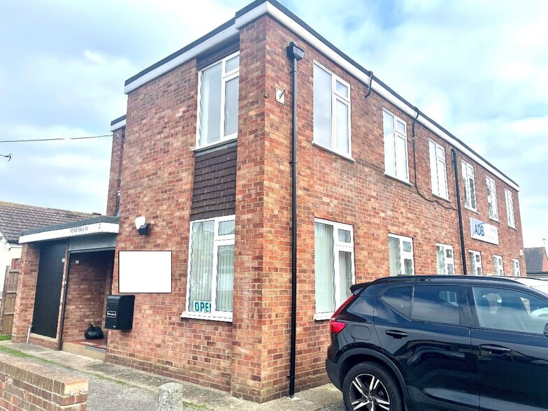 2 Denham Rd, Canvey Island à louer - Photo de l’immeuble – Image 1 sur 1