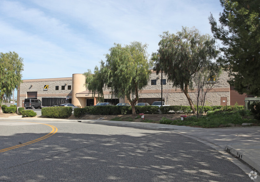 4477 Shopping Ln, Simi Valley, CA à louer - Photo de l’immeuble – Image 3 sur 8