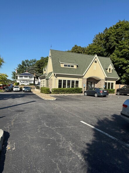 351 Fort Salonga Rd, Northport, NY à vendre - Photo de l’immeuble – Image 1 sur 10