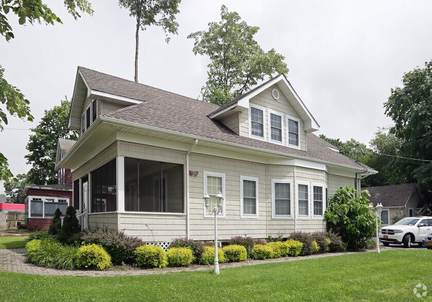 209 Main St, Port Jefferson Station, NY à louer - Photo de l’immeuble – Image 1 sur 7