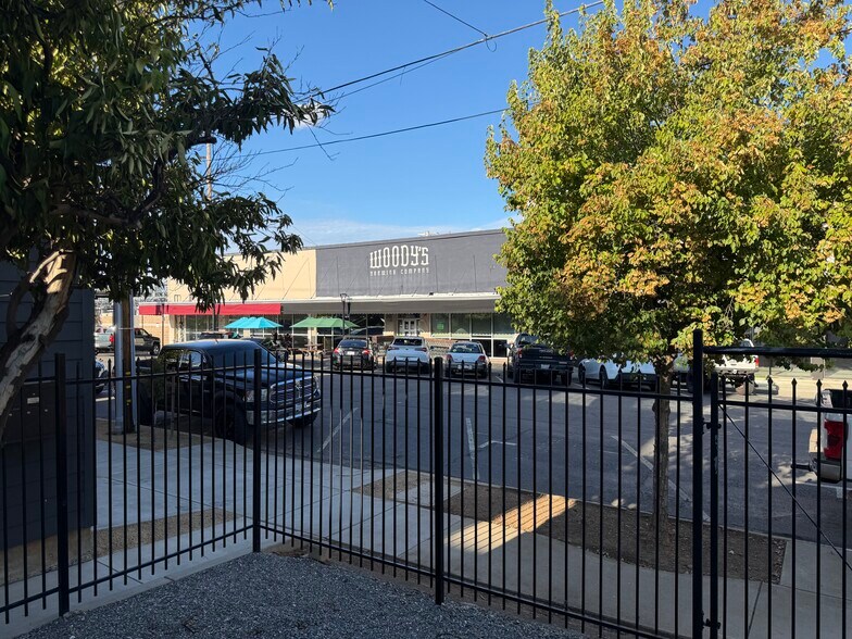 1272 Oregon St, Redding, CA à vendre - Photo de l’immeuble – Image 2 sur 14
