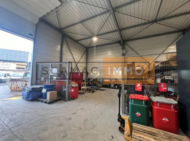 Plus de détails pour Local d’activités à vendre