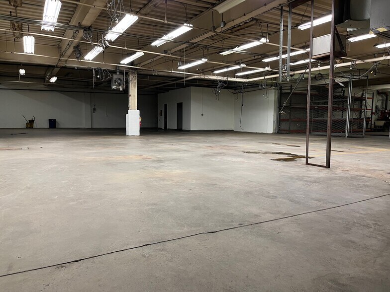 1 Testa Pl, Norwalk, CT à louer - Photo intérieure – Image 2 sur 15