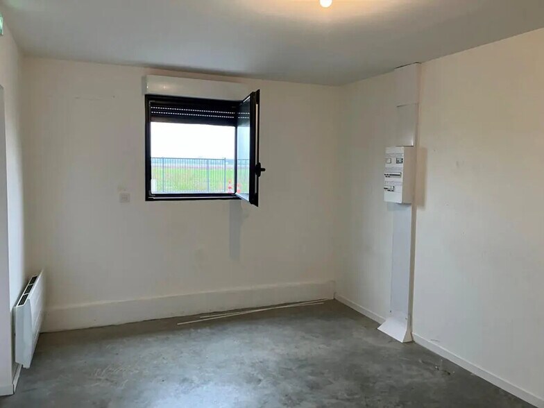 Local d’activités dans Druye à louer - Photo intérieure – Image 2 sur 2