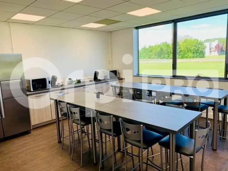 Bureau dans Compiègne à louer - Photo de l’immeuble – Image 3 sur 12