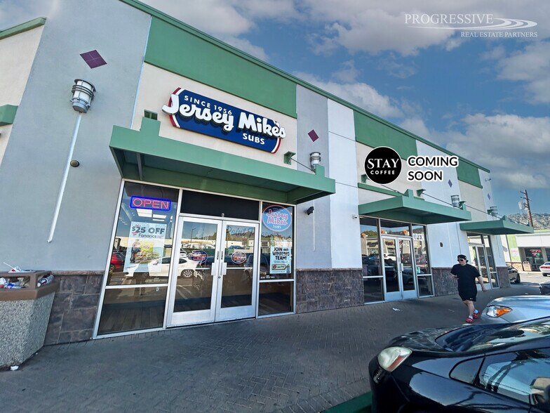 843-861 Alosta Ave, Glendora, CA à louer - Photo de l’immeuble – Image 3 sur 5
