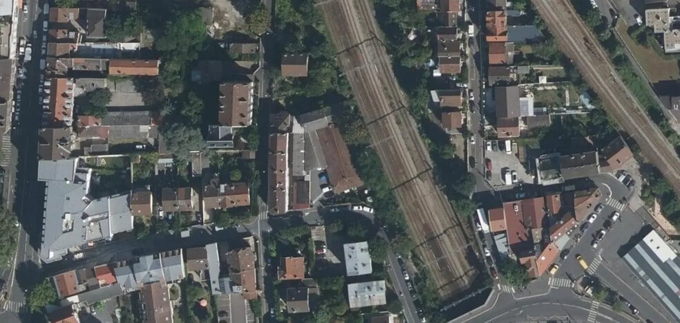 Local d'activités dans Argenteuil à vendre - Photo de l’immeuble – Image 1 sur 3