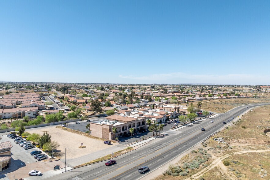 12998 Hesperia Rd, Victorville, CA à louer - Aérien – Image 2 sur 4