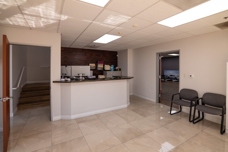 34420 Gateway Dr, Palm Desert, CA à vendre - Photo de l’immeuble – Image 2 sur 5