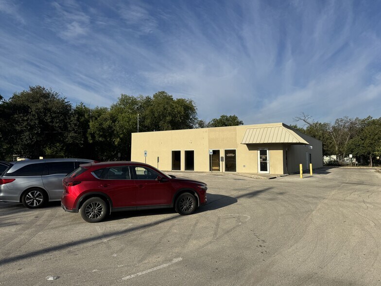 2207 S Zarzamora St, San Antonio, TX à vendre - Photo de l’immeuble – Image 1 sur 7