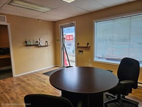 425 Stanford Av E, Parksville, BC à louer Photo intérieure– Image 2 sur 14
