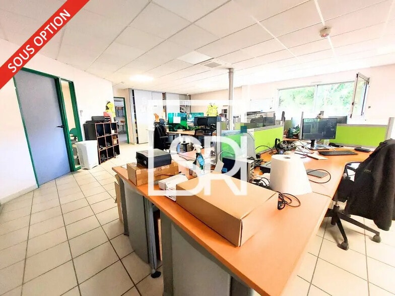 Bureau dans Clermont-Ferrand à vendre - Photo de l’immeuble – Image 3 sur 11