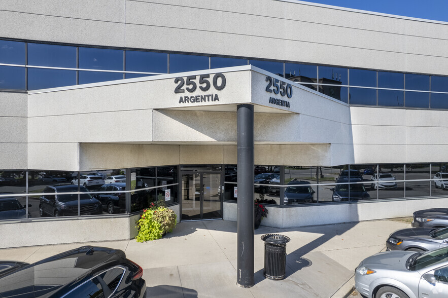 2550 Argentia Rd, Mississauga, ON à louer - Photo de l’immeuble – Image 3 sur 6