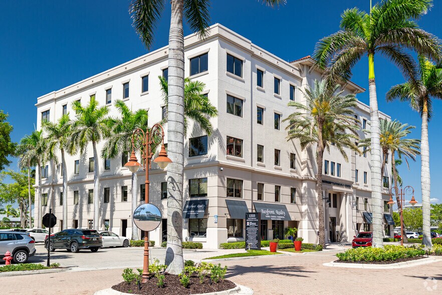 1333 3rd Ave S, Naples, FL à vendre - Photo de l’immeuble – Image 1 sur 4