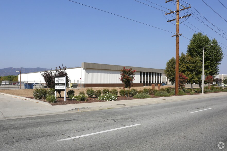 17999 Collier Ave, Lake Elsinore, CA à vendre - Photo de l’immeuble – Image 2 sur 11