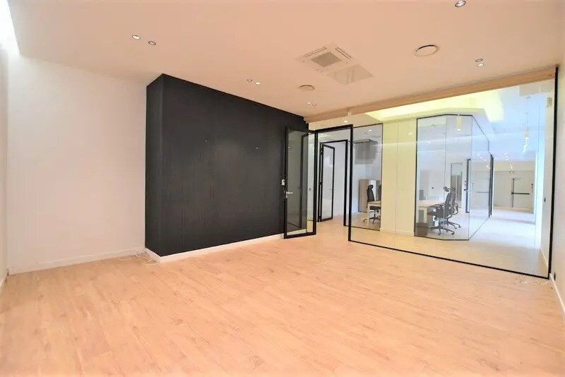 Bureau dans Paris à louer - Photo de l’immeuble – Image 2 sur 7