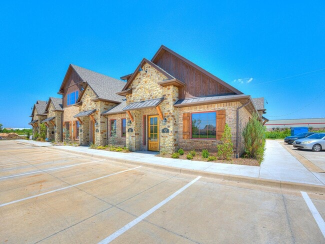 Plus de détails pour 1111 Magnolia Ct, Moore, OK - Bureau à louer