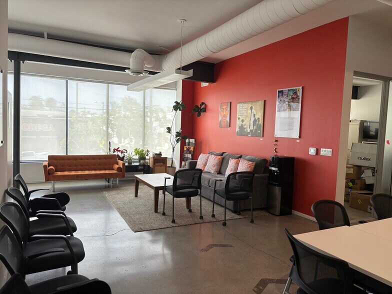 4335 W Adams Blvd, Los Angeles, CA à louer - Photo de l’immeuble – Image 1 sur 4