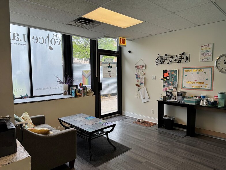 2121-2125 W Irving Park Rd, Chicago, IL à louer - Photo de l’immeuble – Image 2 sur 16